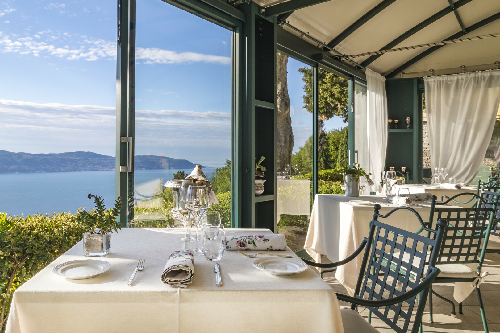 Restaurant mit Seeblick am Gardasee