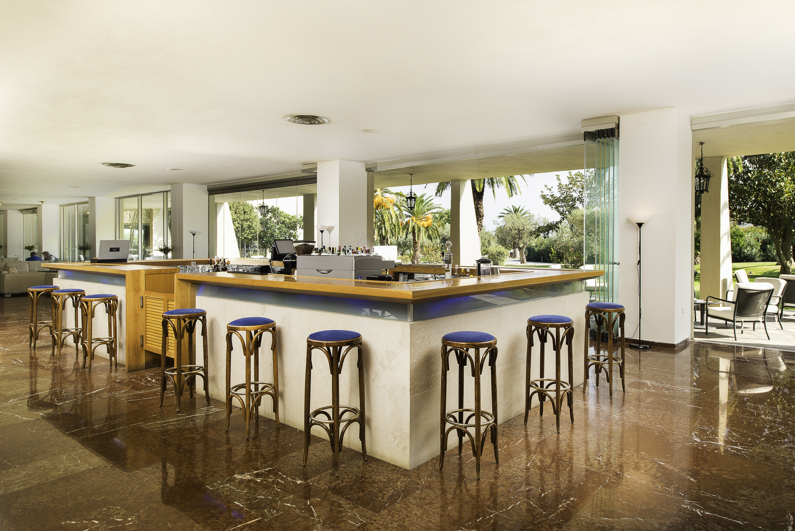 Alexander Lobby Bar