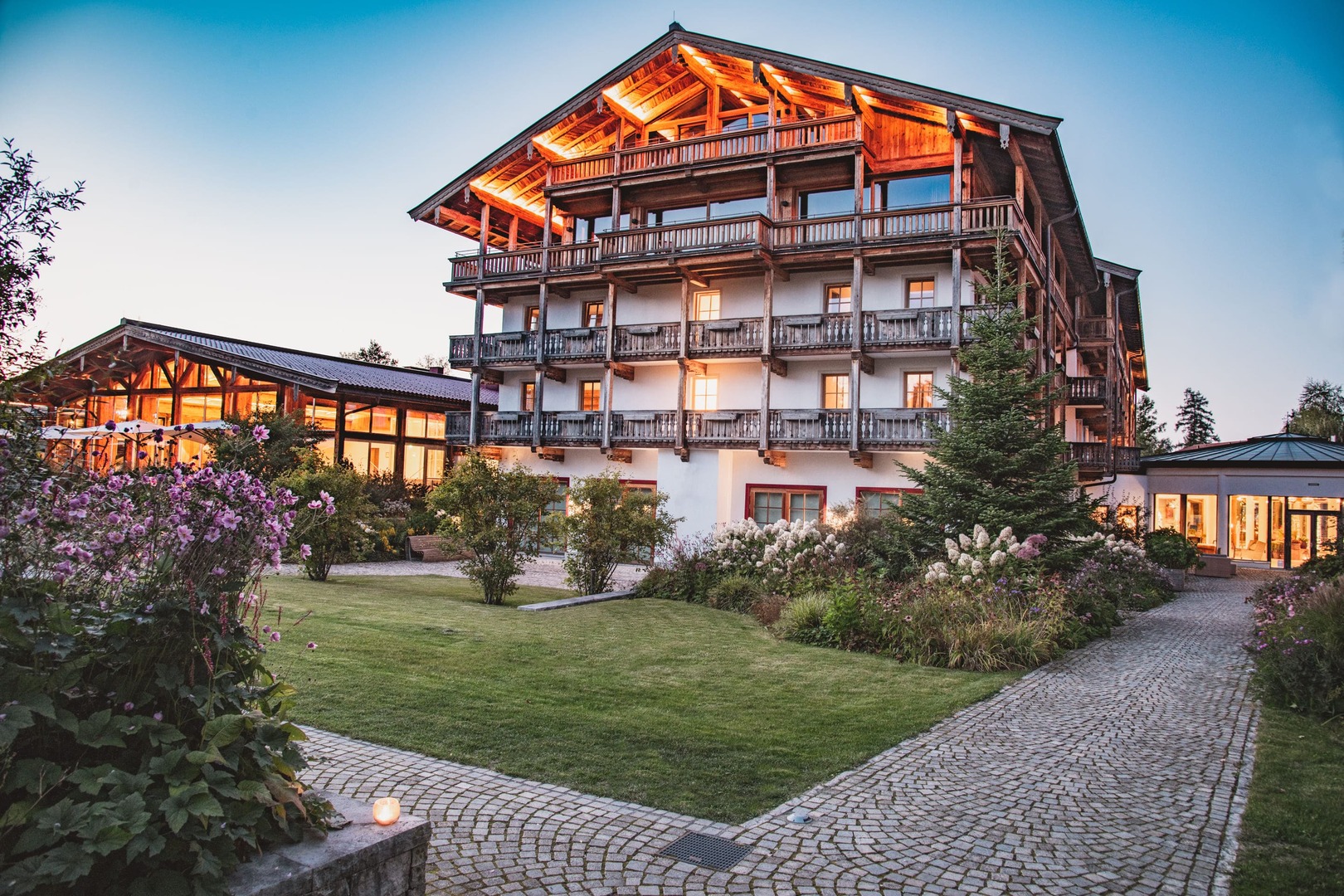 Golfen im Chiemgau! Das Achental Golfresort mit 18 Loch Golfplatz warten in unserer Golfreise in Bayern auf Sie.