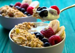 Granola Rezept: Knuspern Müsli selber machen - so einfach geht's!