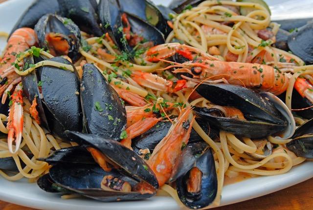 Fisch essen im Urlaub, Vittoria Gianella,© viaggiareinpuglia.it Reise Apulien Muscheln