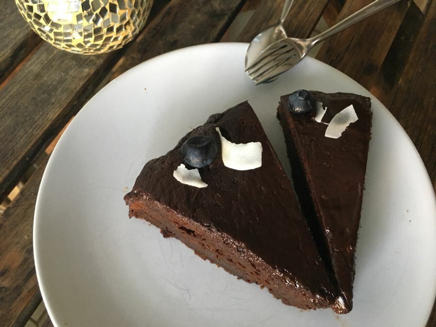 schokoladen20tarte.jpg ZARTBITTERSCHOKOLADEN-TARTE ZU ROTEM RIOJA