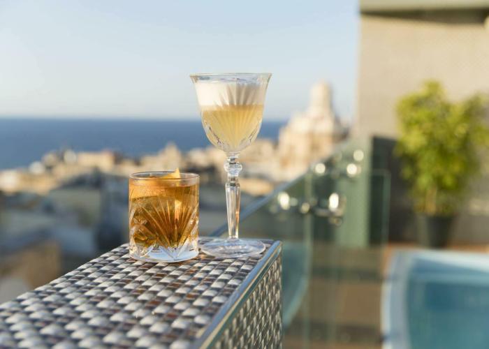 Hotel mit Pool Valletta: Das 5* Luxushotel AX Rosselli Privelege im herzen Vallettas besitzt eine Dachterrasse mit Pool und Panoramablick!