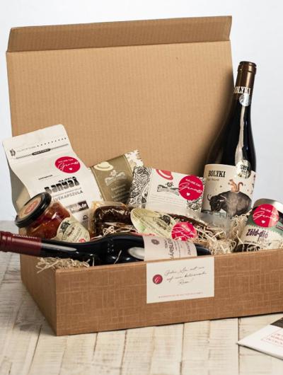 Geschenkkorb mit ungarischen Spezialitäten Geschenkkorb mit ungarischen Spezialitäten
