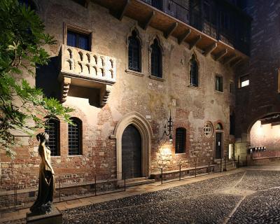 Übernachten direkt am Balkon von Romeo und Julia, Verona, Italien
