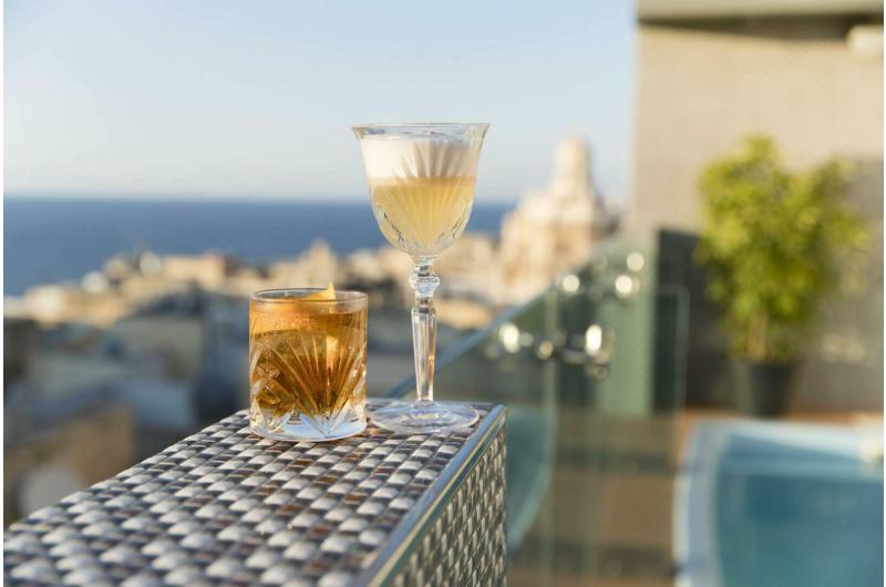 Hotel mit Pool Valletta: Das 5* Luxushotel AX Rosselli Privelege im herzen Vallettas besitzt eine Dachterrasse mit Pool und Panoramablick!