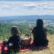 Picknick im Weinberg in der Toskana